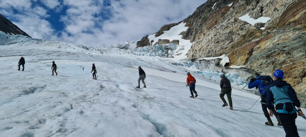 Activity 5: 2-day hiking-tour the steindalsbreen with students