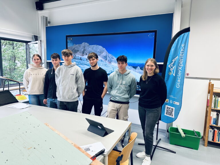 Advanced Geography Students from Gymnasium Wenden in the Lab